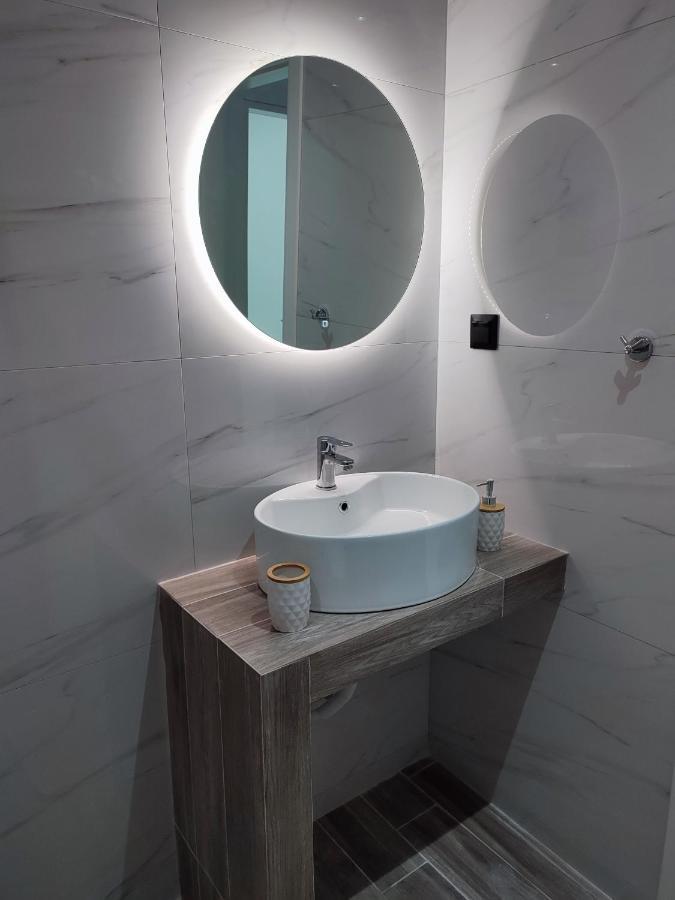 Alexander Luxury Apartments & Studios メタモルフォシ エクステリア 写真
