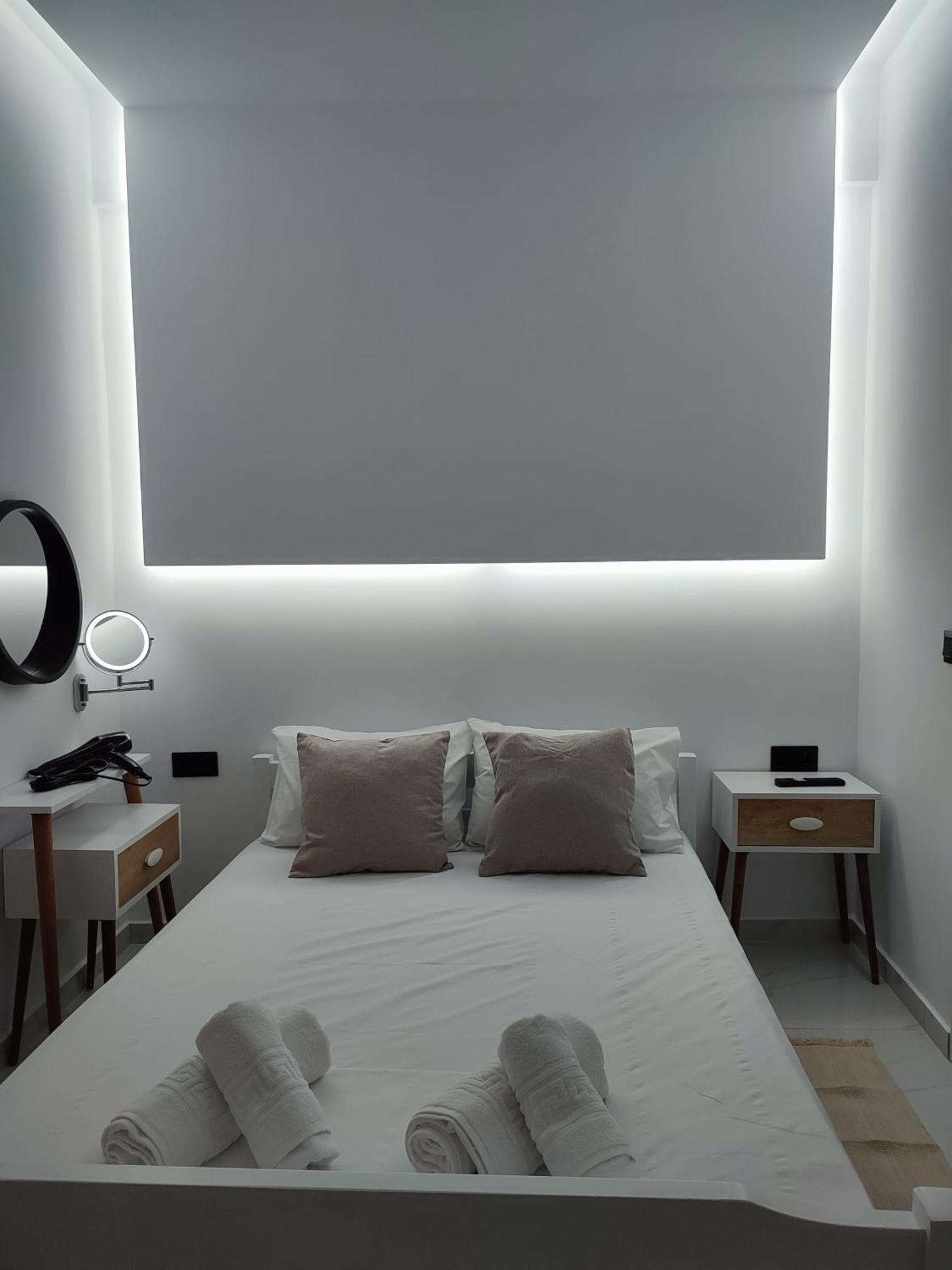 Alexander Luxury Apartments & Studios メタモルフォシ 部屋 写真